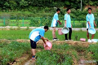 法兰克福主教练谈范德贝克：懂球的都知道他有多出色